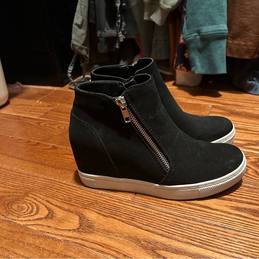 Wedge bootie/sneaker